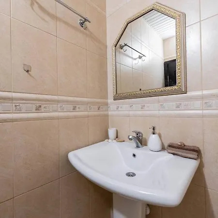 Vazov , Two Bedroom Centre Várna